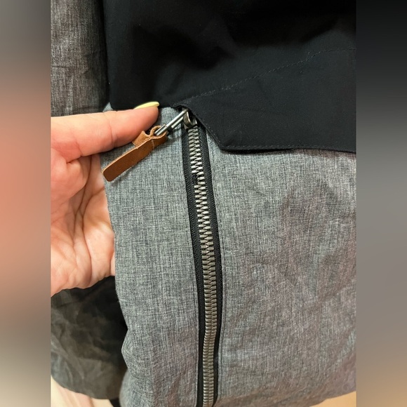 Obermeyer Men's Charcoal and Black Ski Jacket Multiple Pockets size medium - Picture 2 of 10